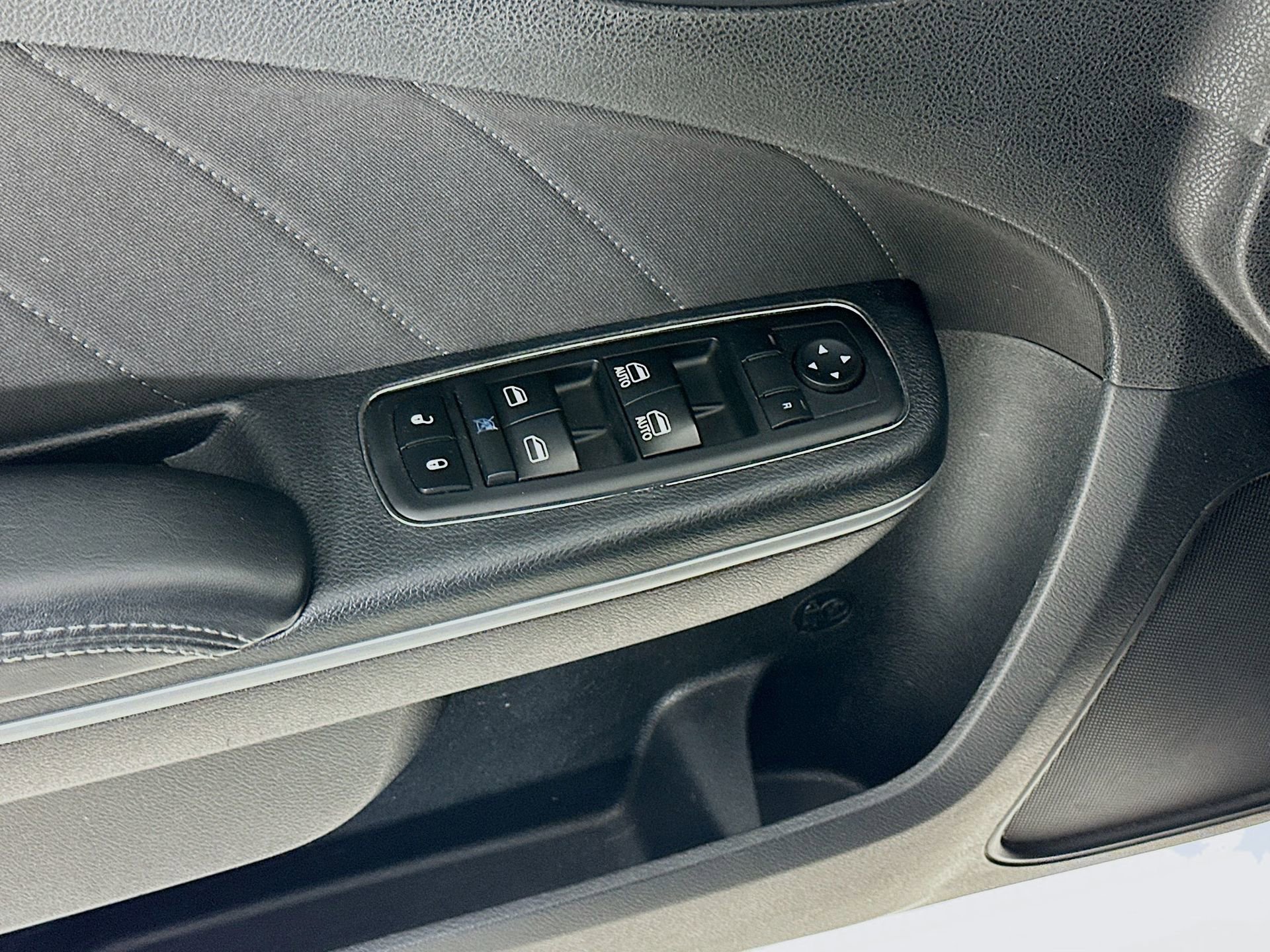 Used 2019 Dodge Charger SXT image 18