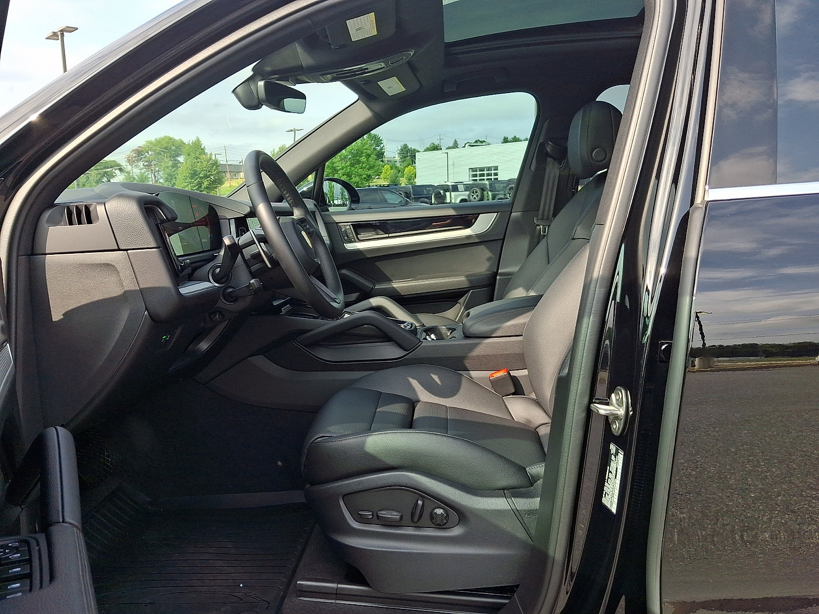 Used 2024 Porsche Cayenne AWD/4WD image 12