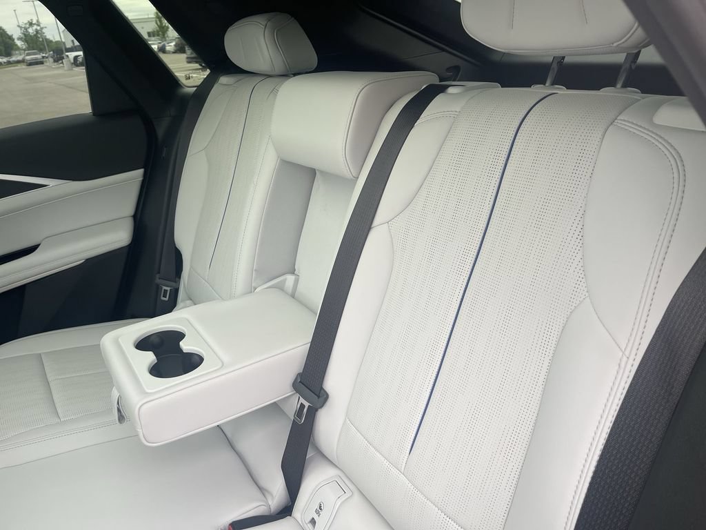Certified 2025 Cadillac Lyriq Luxury AWD/4WD image 39