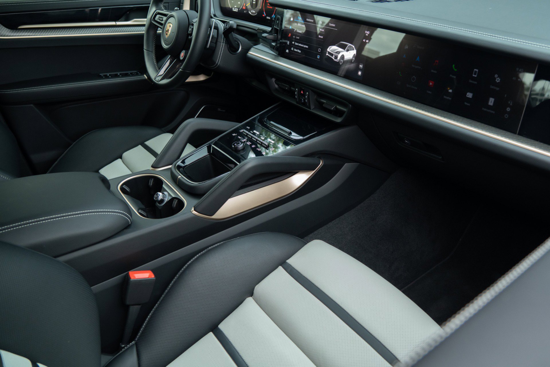 Used 2024 Porsche Cayenne Turbo GT image 5