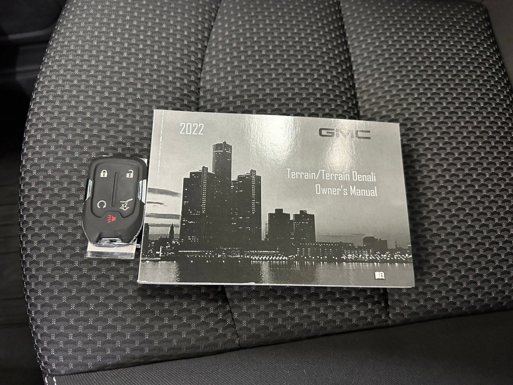 Certified 2022 GMC Terrain SLE w/ Driver Convenience Package image 4