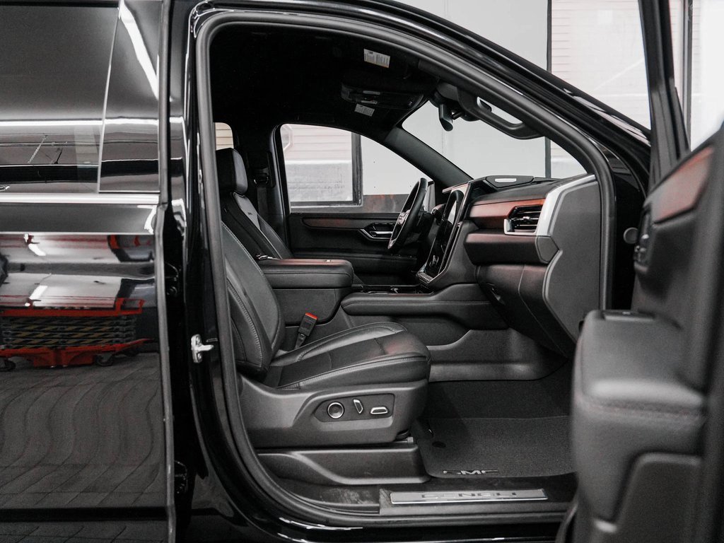 Used 2025 GMC Yukon XL Denali image 37