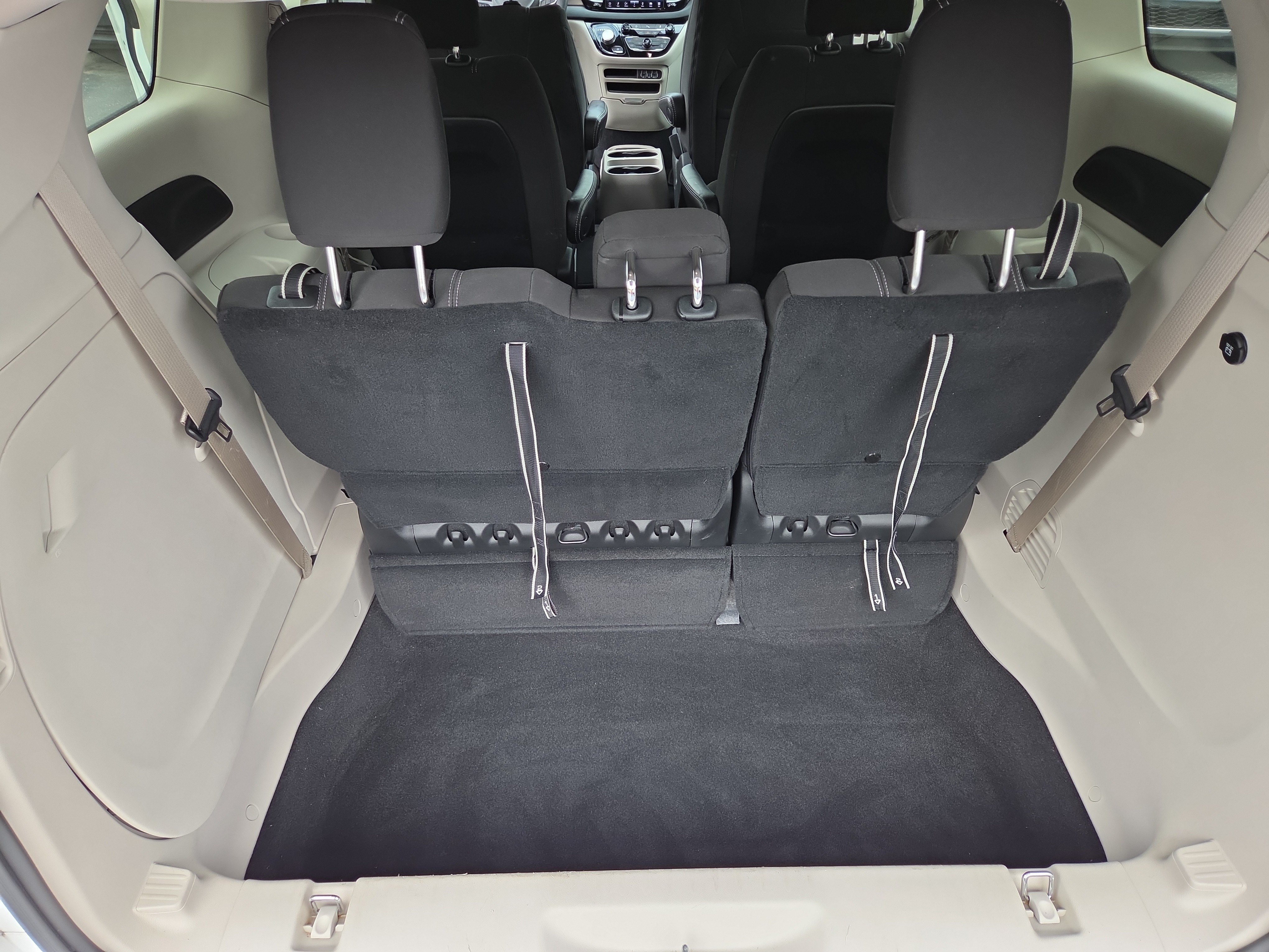 Certified 2022 Chrysler Voyager LX FWD image 33