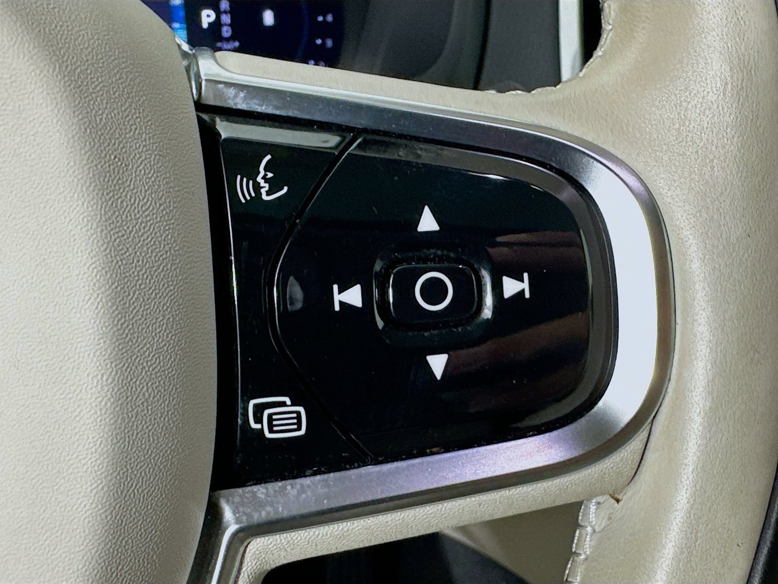 Used 2023 Volvo XC90 B6 Plus w/ Protection Package Premier AWD/4WD image 19