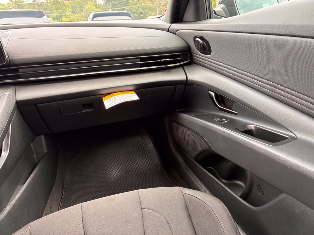 Certified 2025 Hyundai Elantra SEL FWD image 40