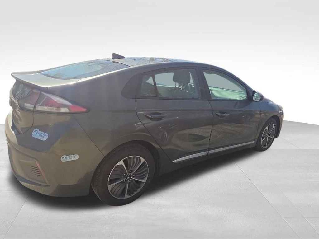 Used 2020 Hyundai Ioniq SE image 3
