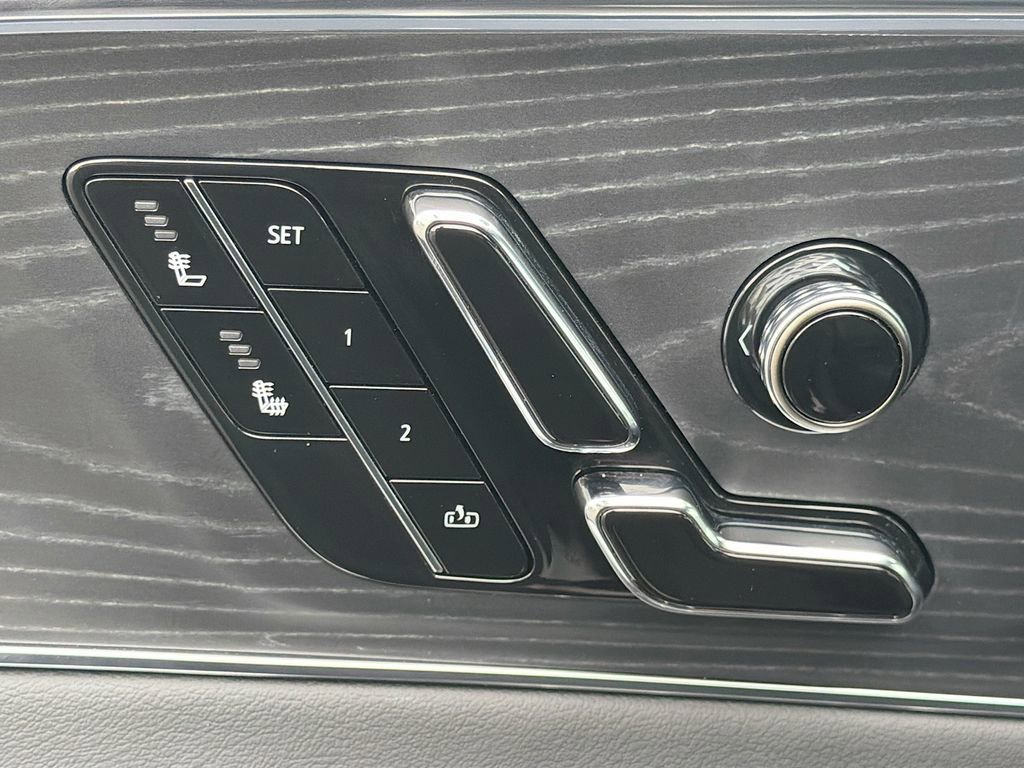 Used 2024 Cadillac Lyriq Sport RWD image 23