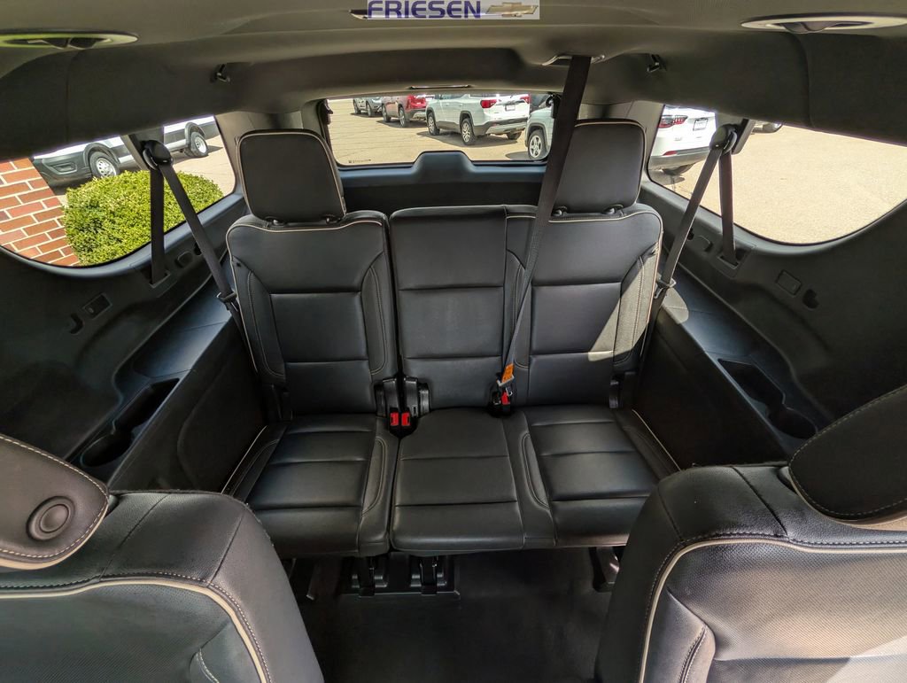 Used 2023 Chevrolet Suburban Premier image 12