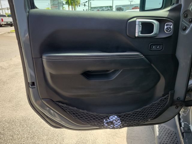 Used 2022 Jeep Wrangler Unlimited Sahara AWD/4WD image 18