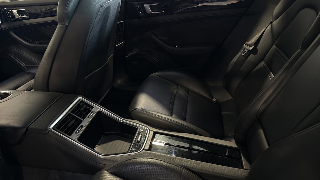 Used 2018 Porsche Panamera 4 image 8