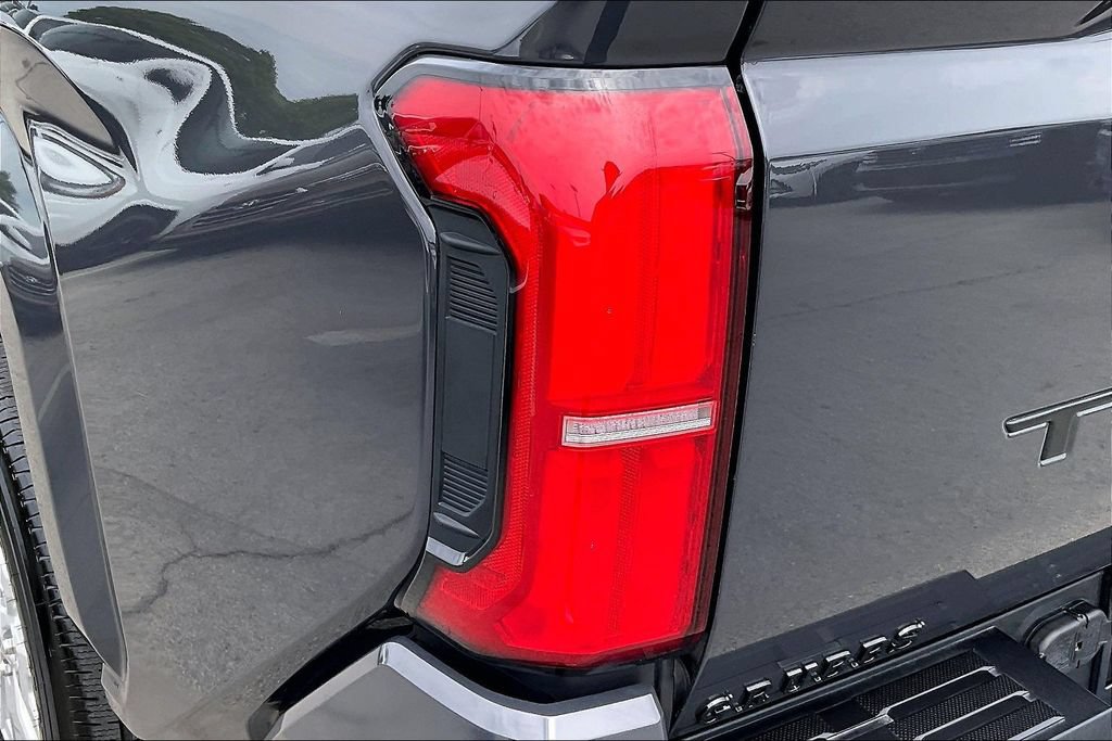 Used 2025 Toyota Tacoma SR5 RWD image 38