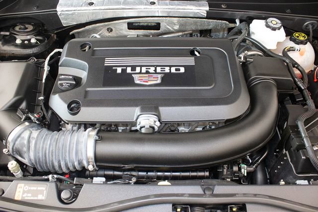 Used 2023 Cadillac XT4 Luxury w/ Cold Weather Package AWD/4WD image 3