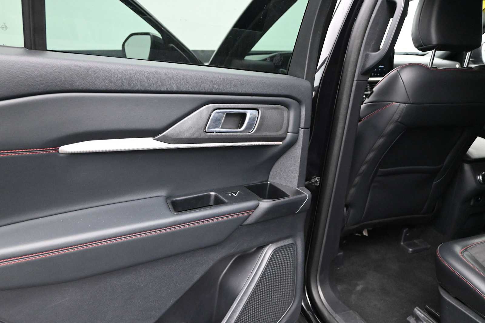 Used 2025 Ford Explorer ST-Line AWD/4WD image 69