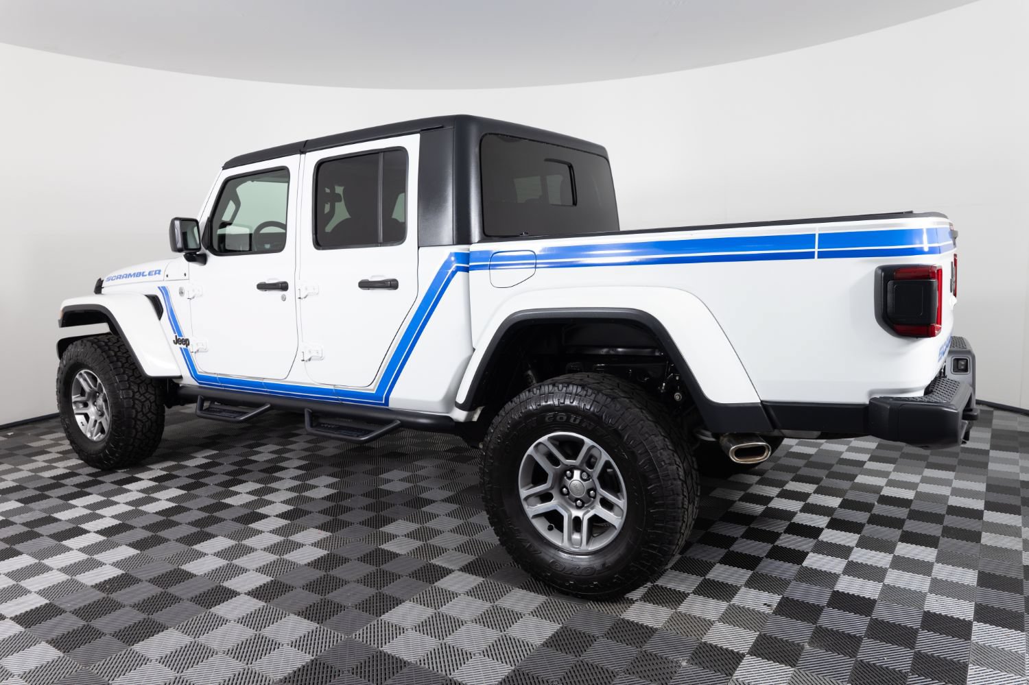 Used 2021 Jeep Gladiator Sport AWD/4WD image 4
