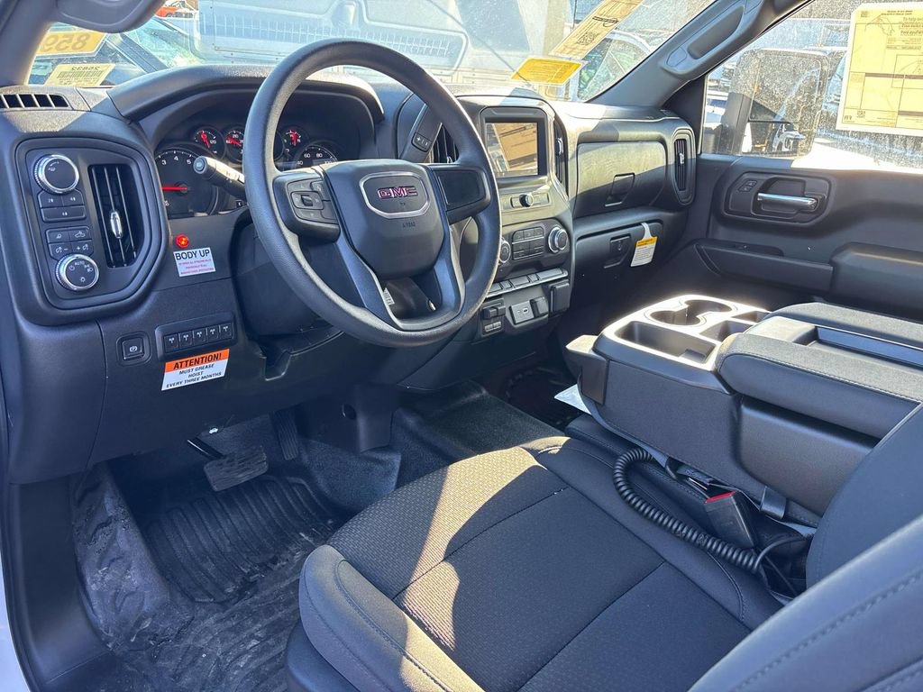 New 2025 GMC Sierra 3500 Pro w/ Convenience Package AWD/4WD image 4