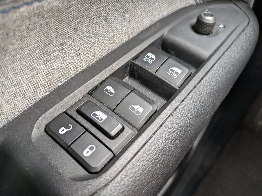 Used 2024 Jeep Compass Latitude image 23