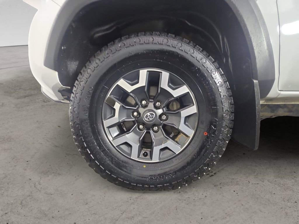 Used 2022 Toyota Tacoma TRD Off-Road w/ Technology Package AWD/4WD image 14