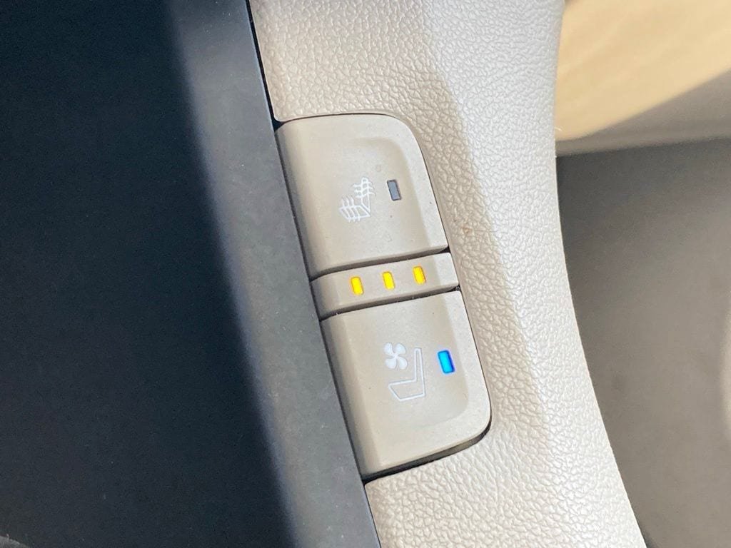 Used 2018 GMC Acadia Denali w/ Technology Package FWD image 27