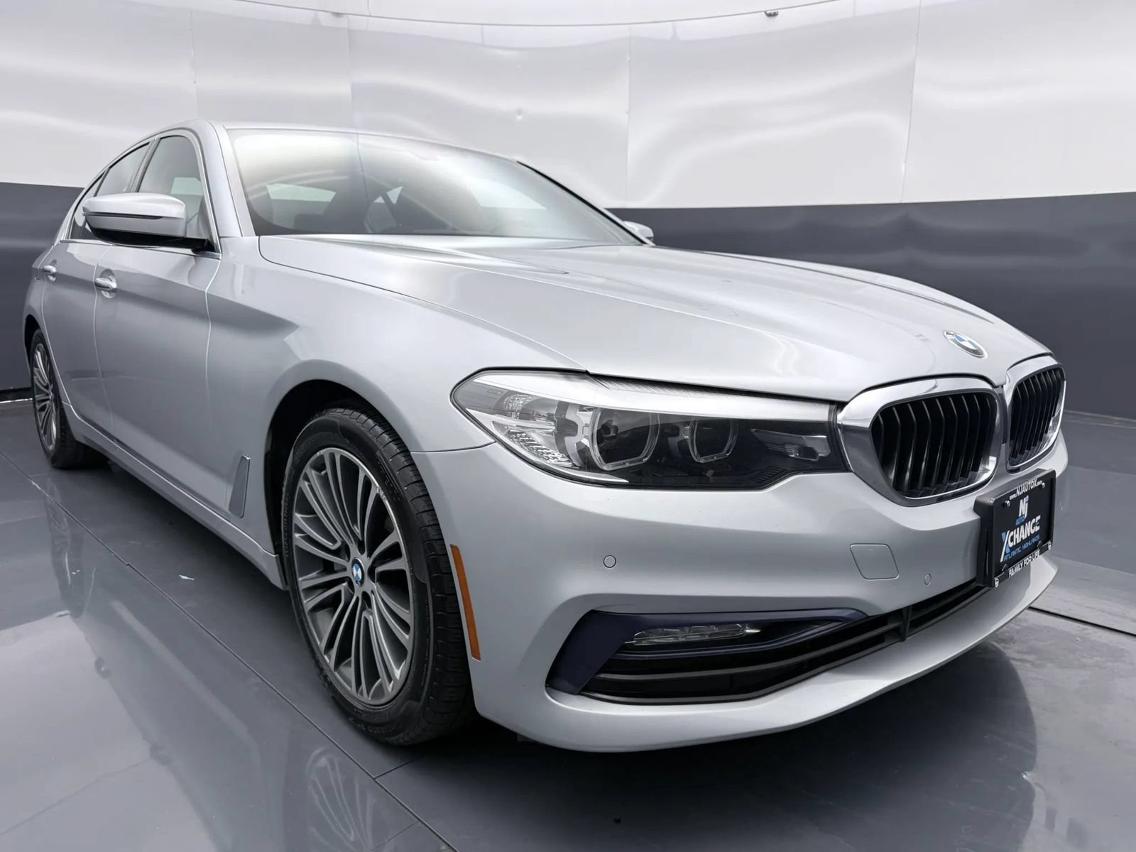 Used 2018 BMW 530i xDrive w/ Premium Package AWD/4WD image 1