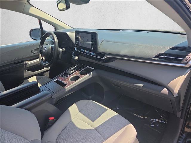 Used 2022 Toyota Sienna LE w/ LE Plus Package FWD image 22