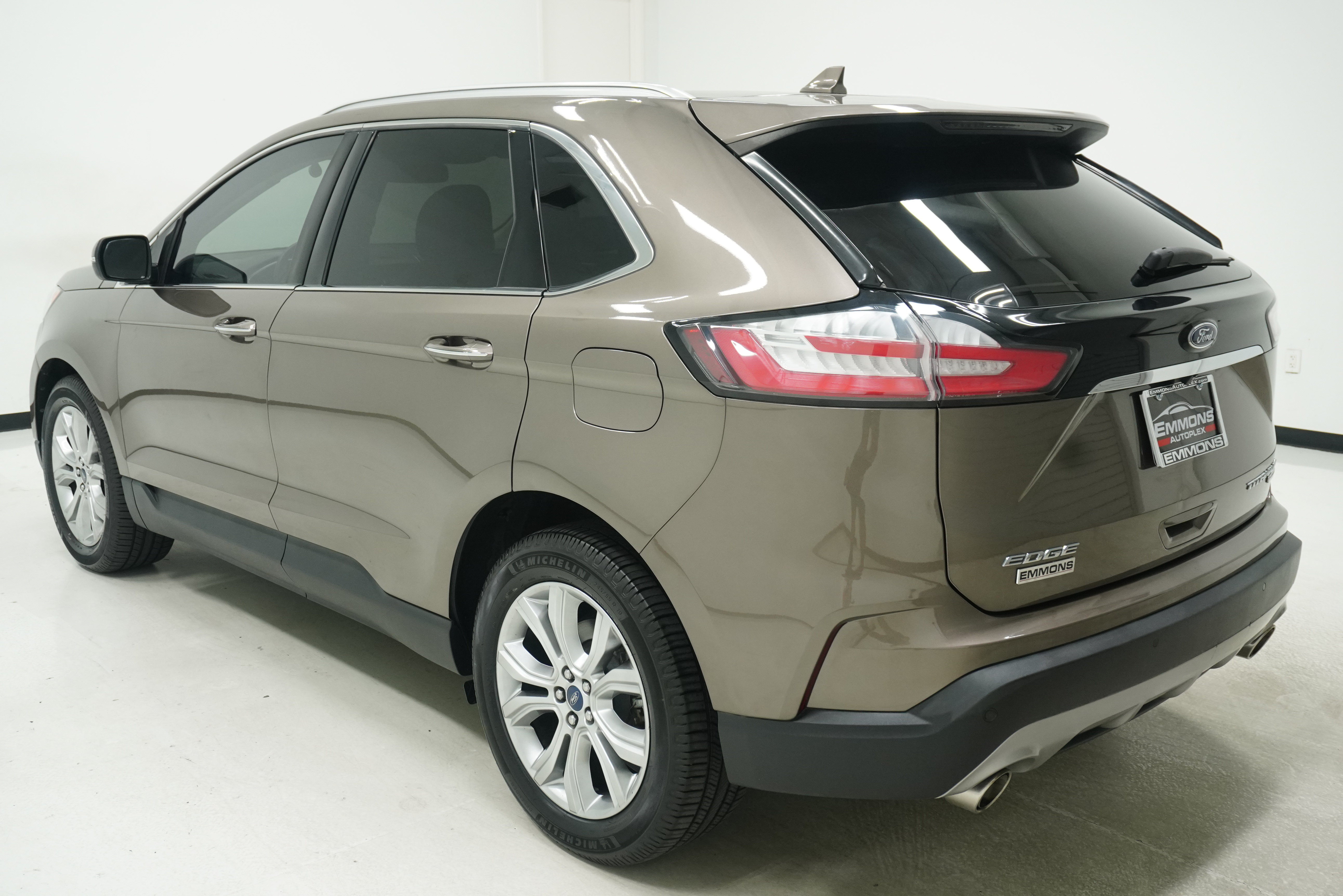 Used 2019 Ford Edge Titanium FWD image 6