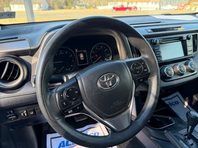 Used 2018 Toyota RAV4 LE image 16