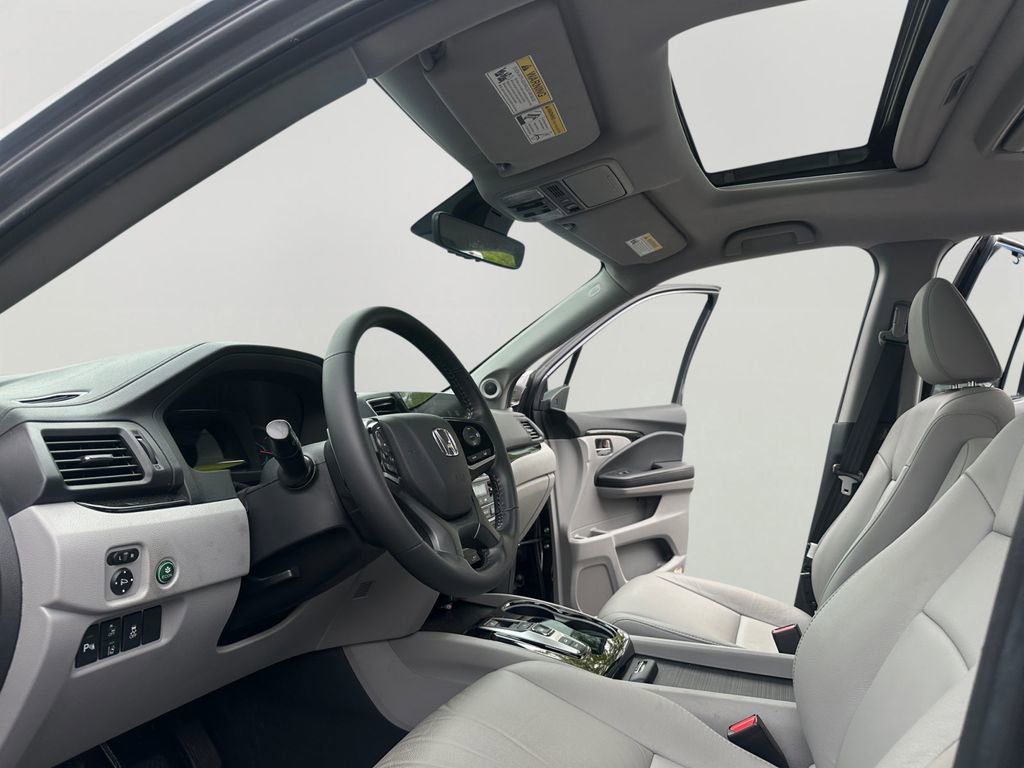 Used 2021 Honda Pilot Touring image 9