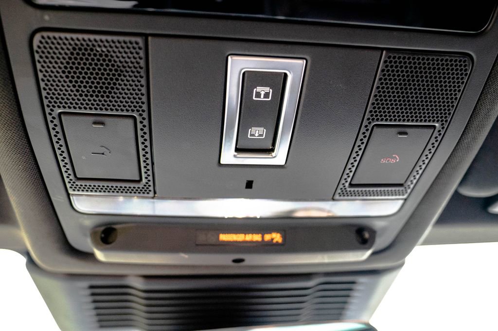 Used 2025 Land Rover Discovery Sport Dynamic SE AWD/4WD image 32