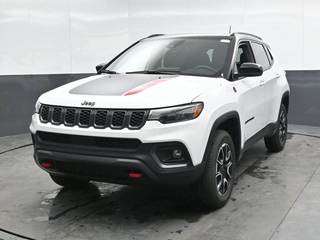 Used 2025 Jeep Compass Trailhawk image 6