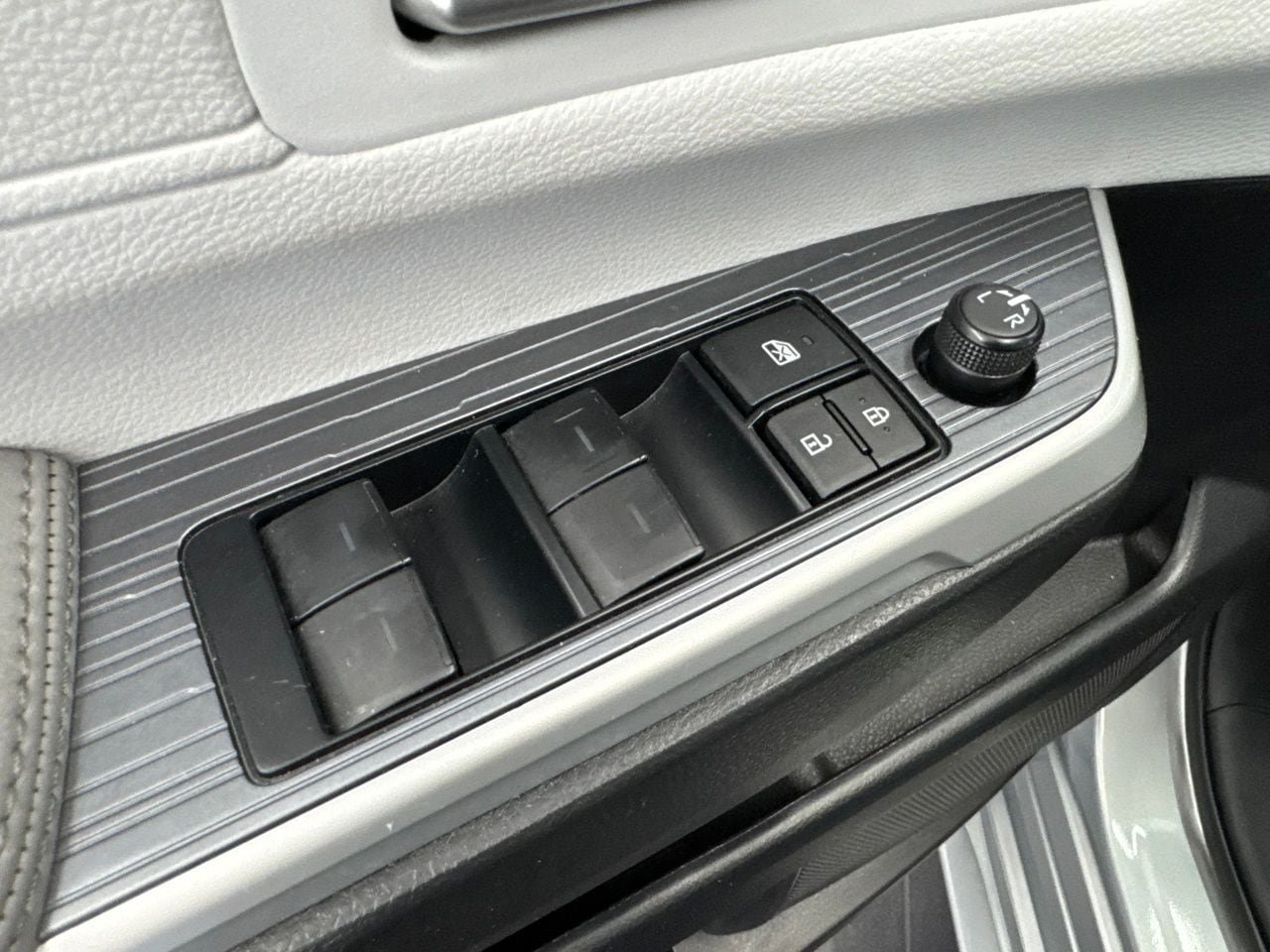 Certified 2025 Toyota Sienna XLE w/ XLE Plus Package AWD/4WD image 40