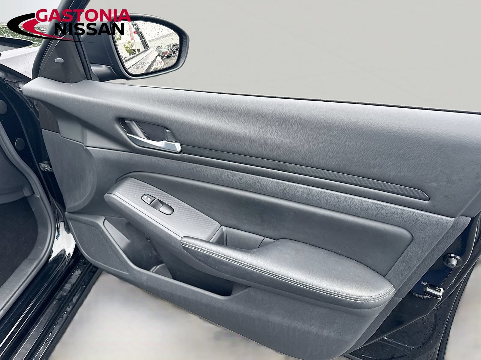 Used 2025 Nissan Altima 2.5 SV FWD image 37