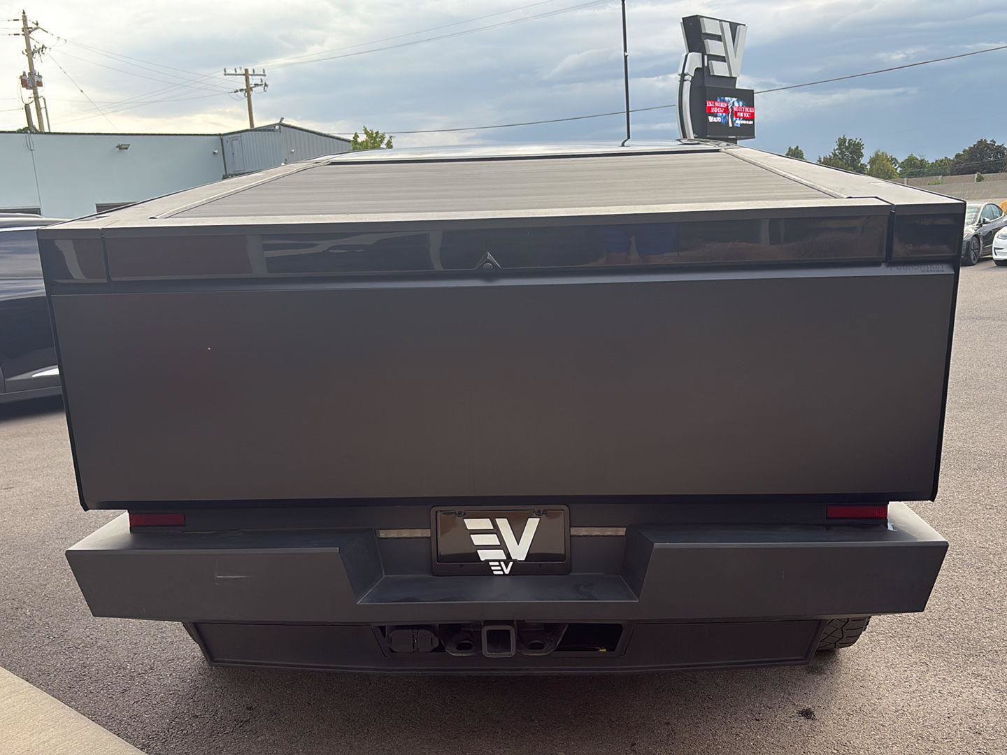 Used 2024 Tesla Cybertruck AWD Crew Cab image 7