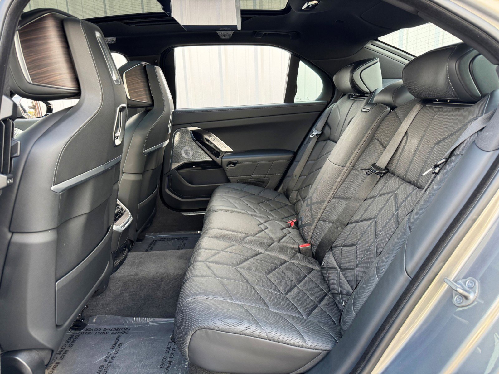 Used 2023 BMW i7 xDrive60 image 48