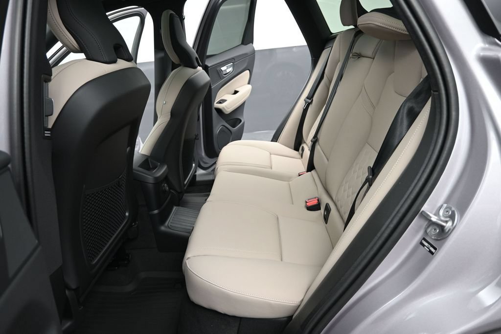 New 2026 Volvo XC60 T8 Plus w/ Climate Package PRO AWD/4WD image 13