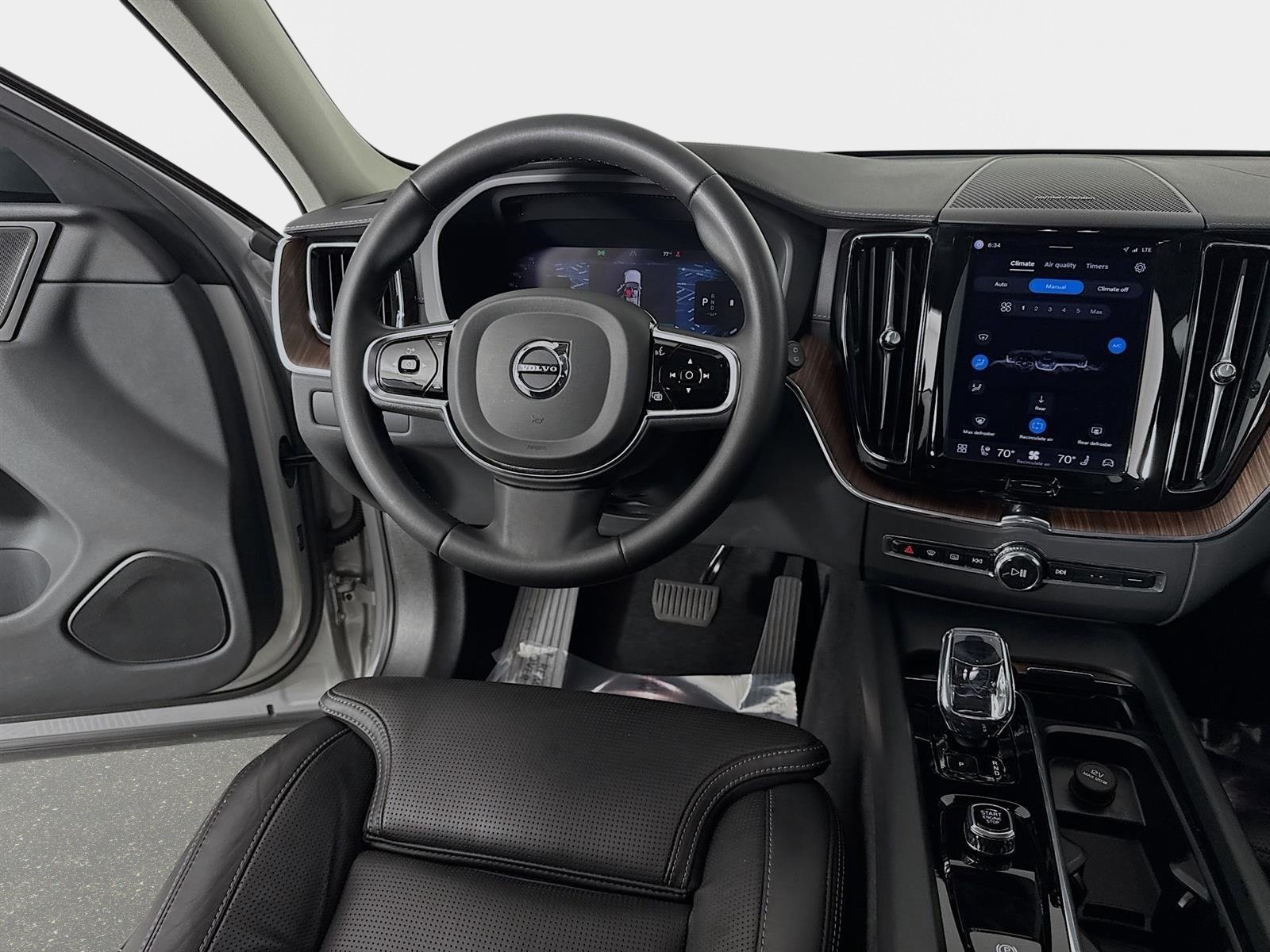 Used 2023 Volvo XC60 B5 Ultimate w/ Climate Package AWD/4WD image 26