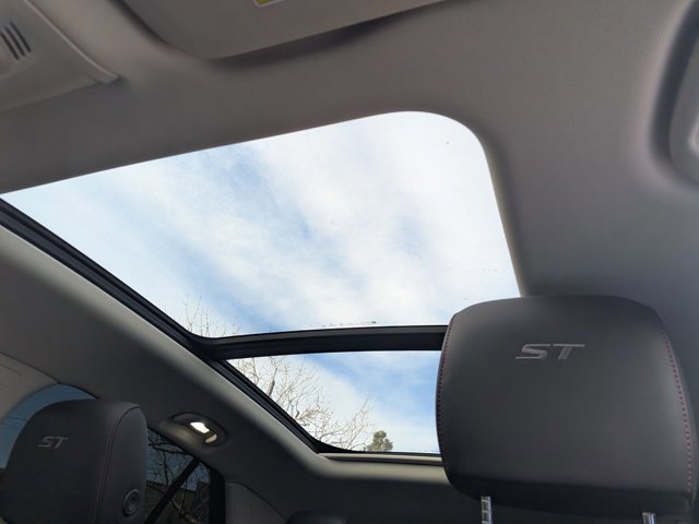 Used 2023 Buick Envision Essence w/ Sport Touring Package image 15