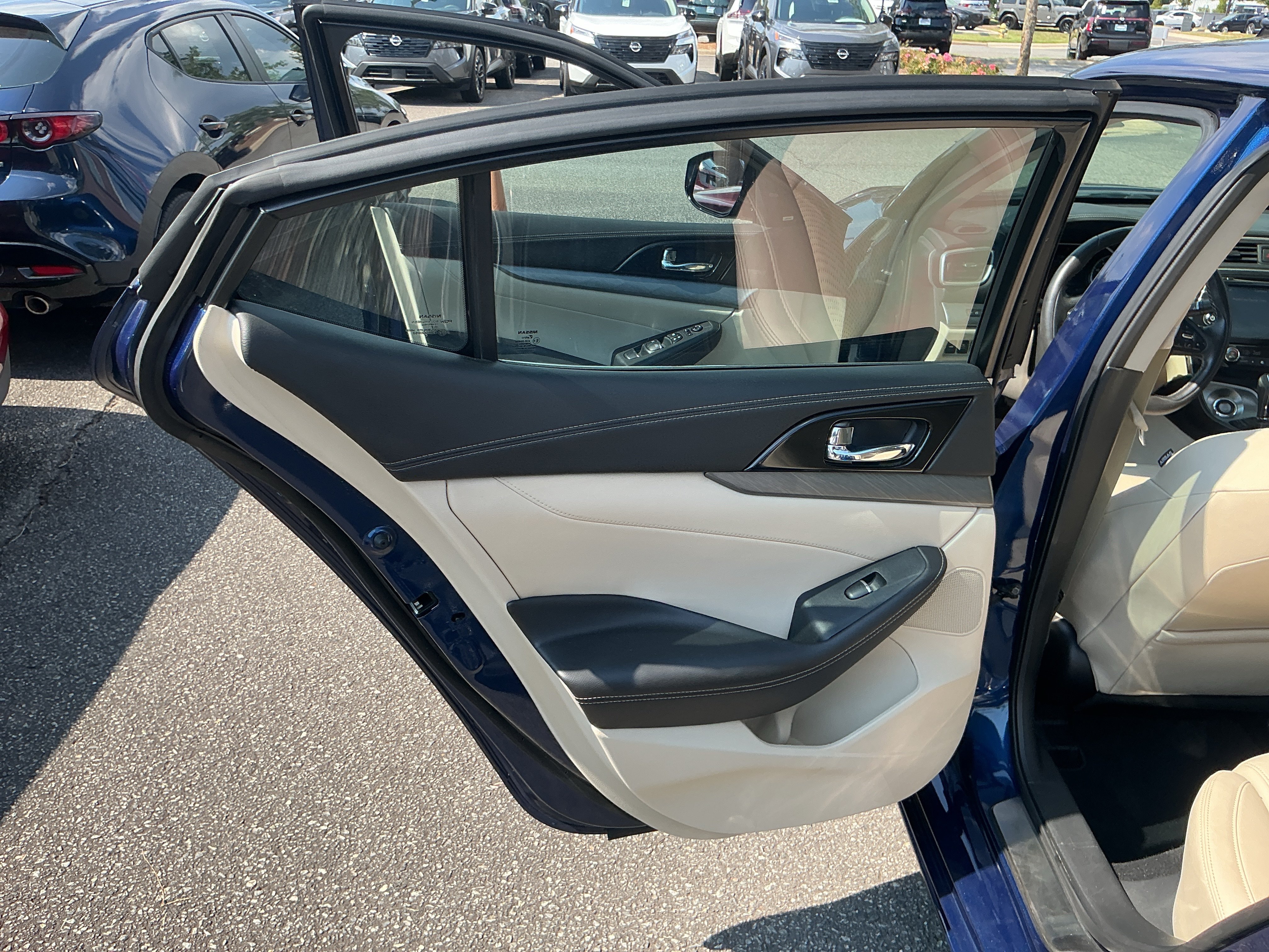 Used 2017 Nissan Maxima 3.5 SL FWD image 25