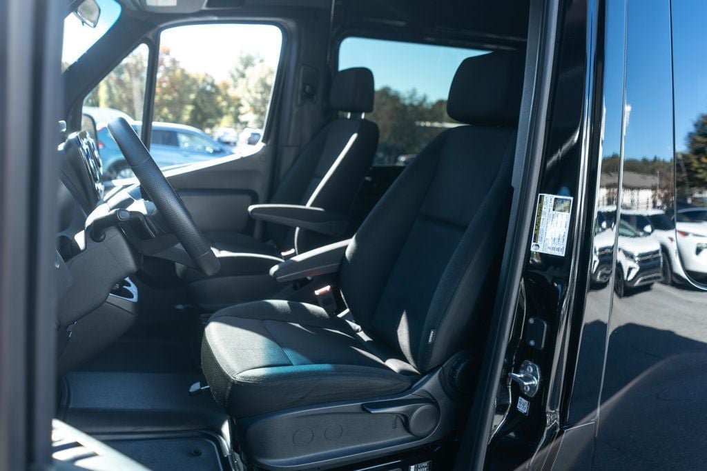 Used 2025 Mercedes-Benz Sprinter 2500 image 8
