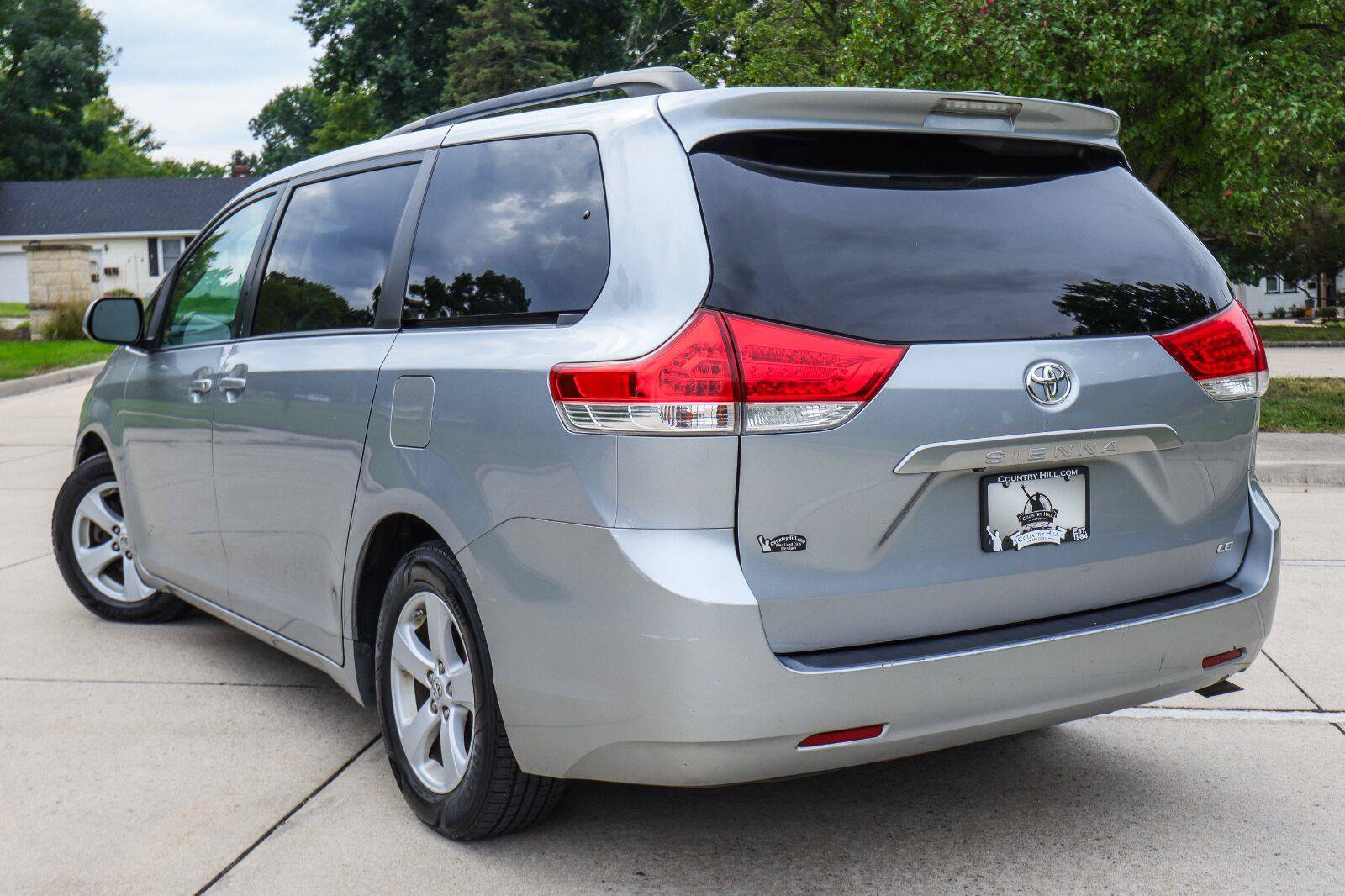 Used 2011 Toyota Sienna LE w/ Towing Pkg FWD image 10