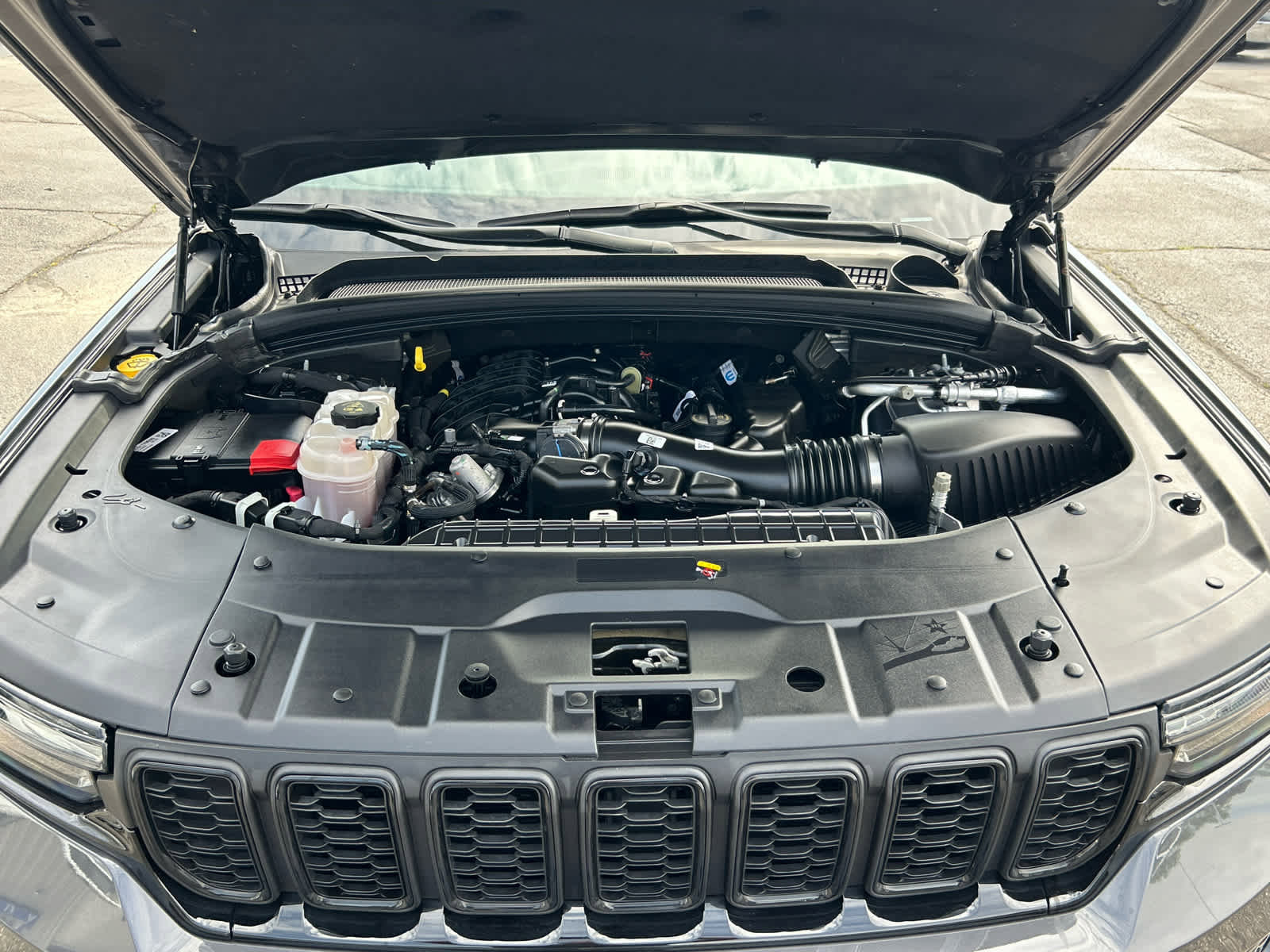 Used 2023 Jeep Grand Cherokee Altitude image 30