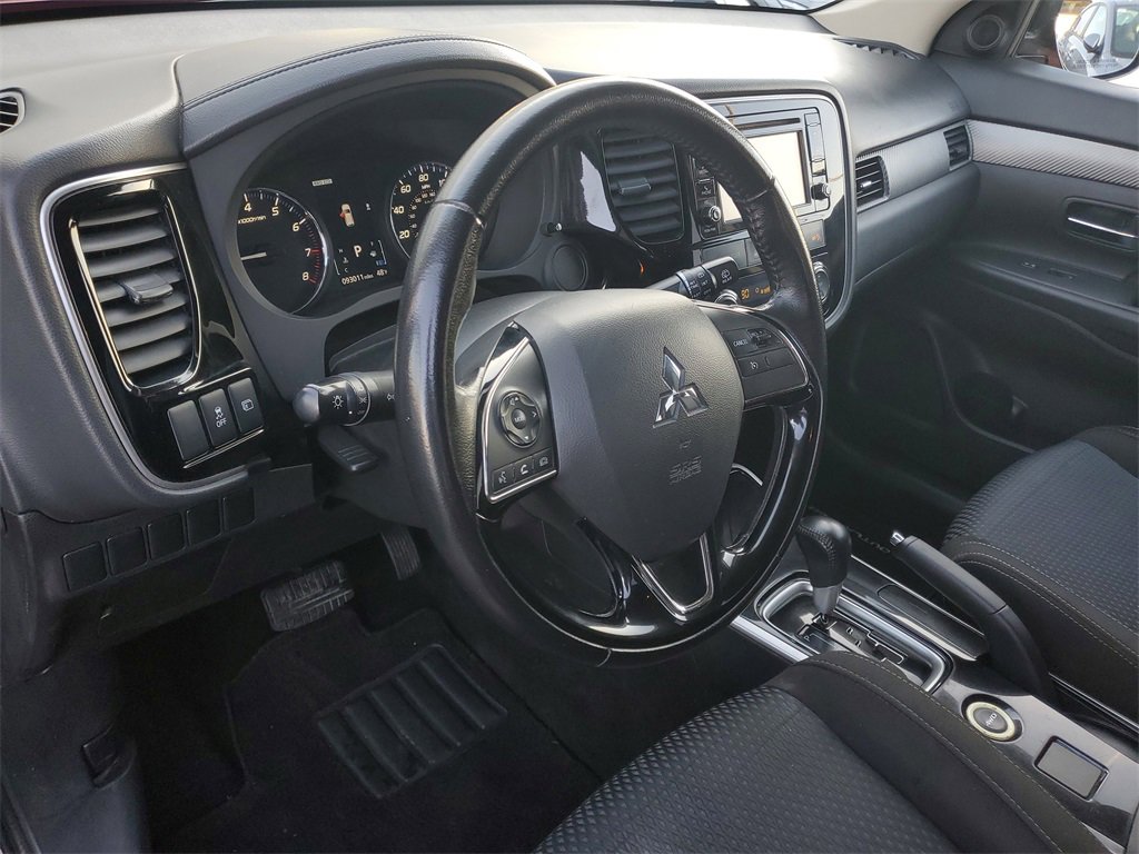 Used 2017 Mitsubishi Outlander ES image 10