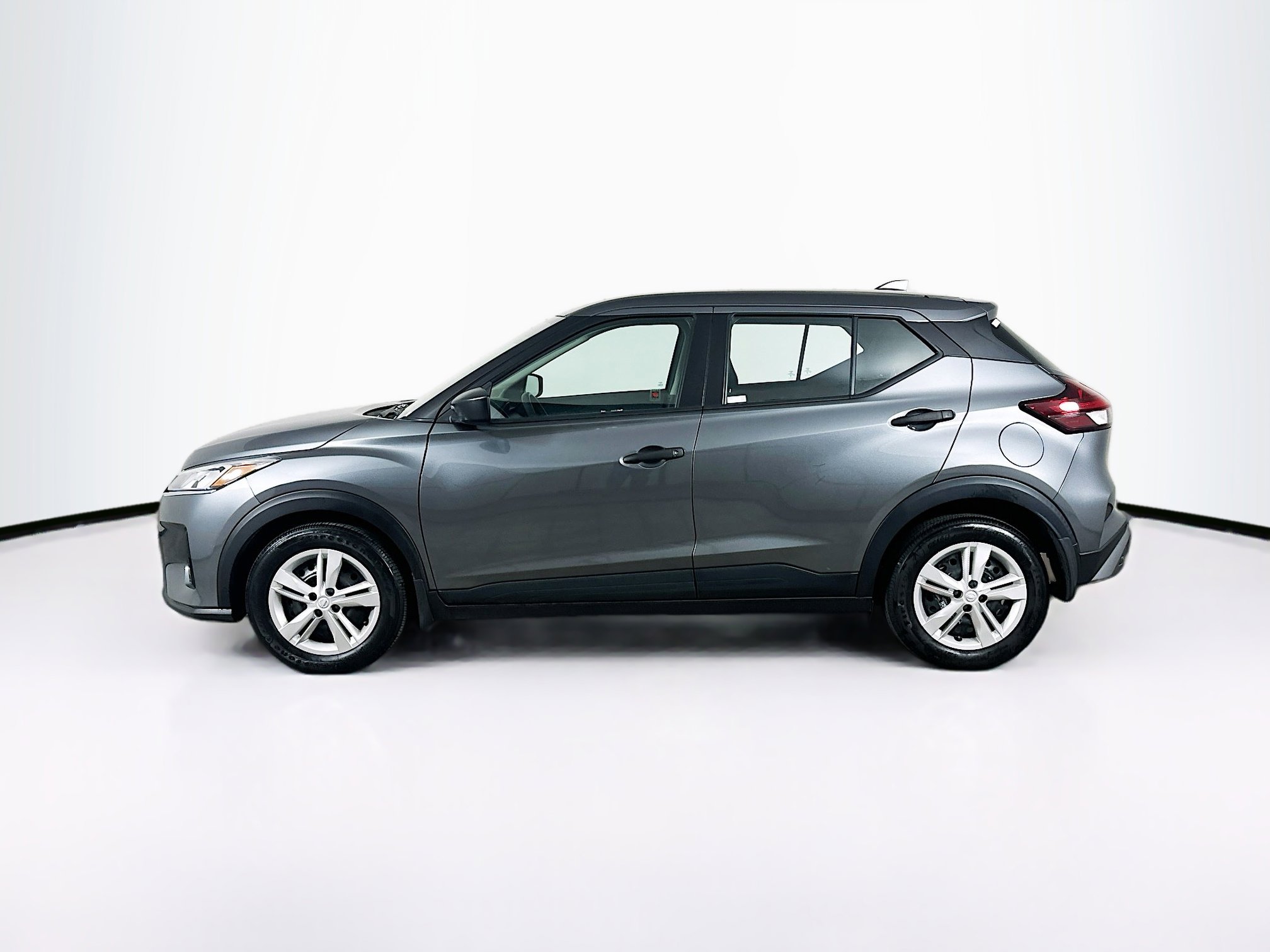 Used 2024 Nissan Kicks S image 4
