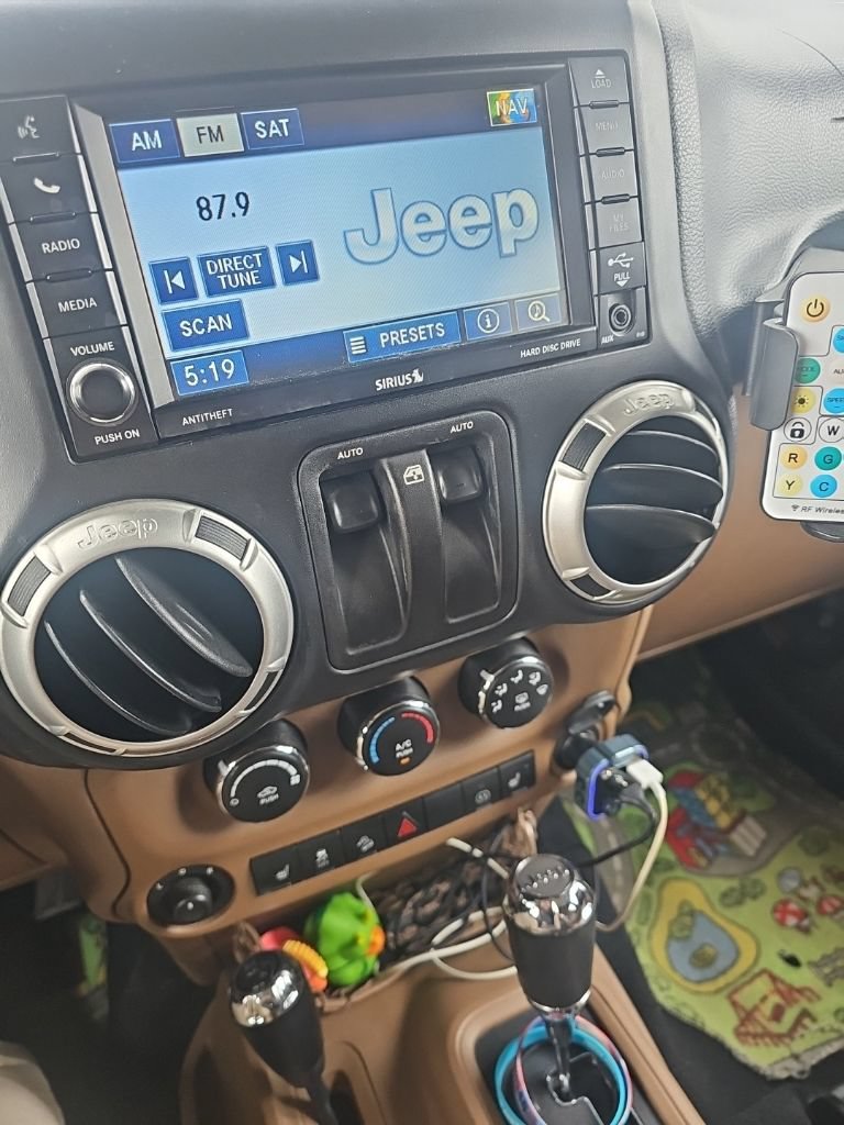 Used 2012 Jeep Wrangler Sahara w/ Connectivity Group AWD/4WD image 9