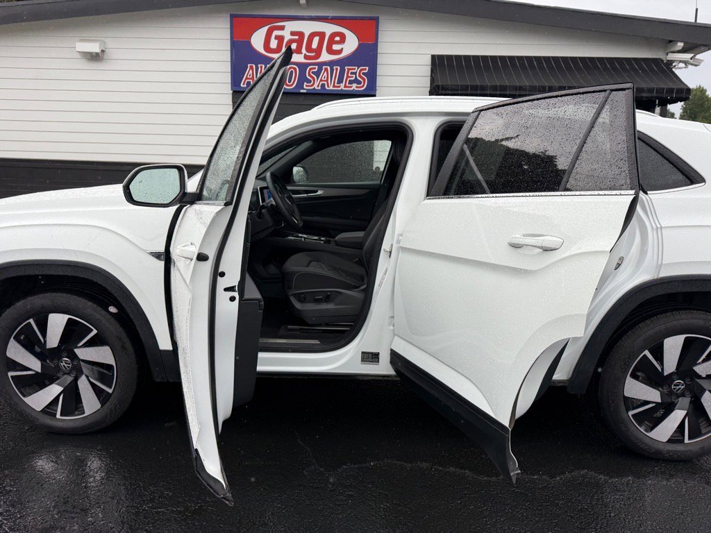 Used 2024 Volkswagen Atlas Cross Sport SE image 21