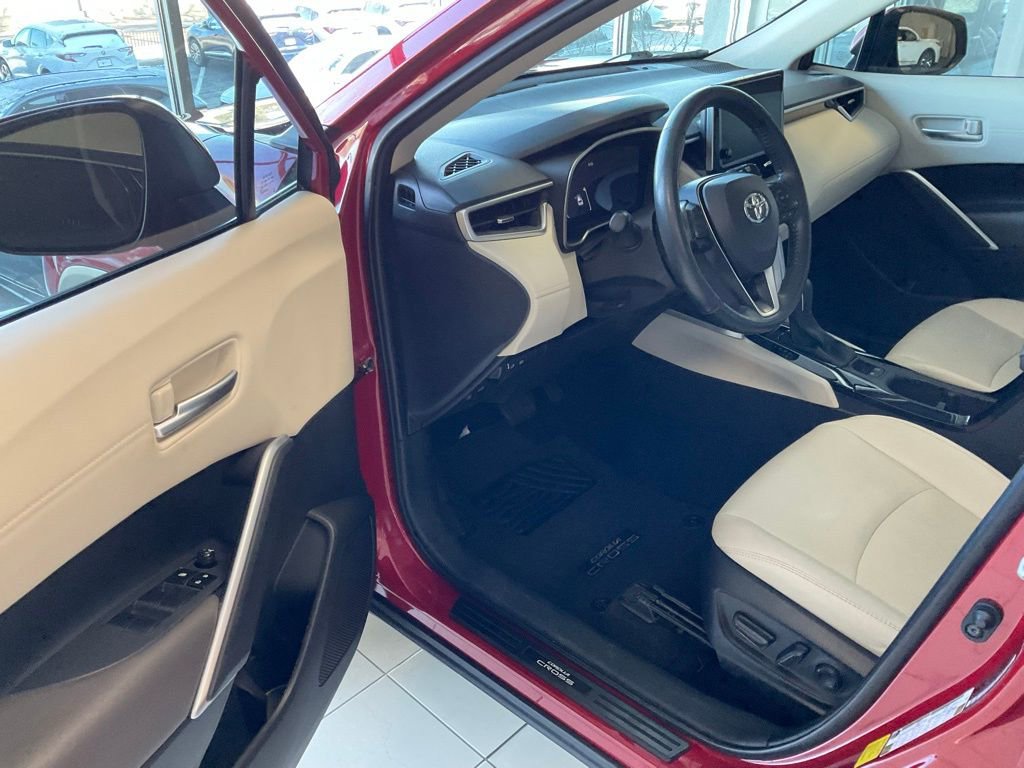Used 2024 Toyota Corolla Cross XLE image 10