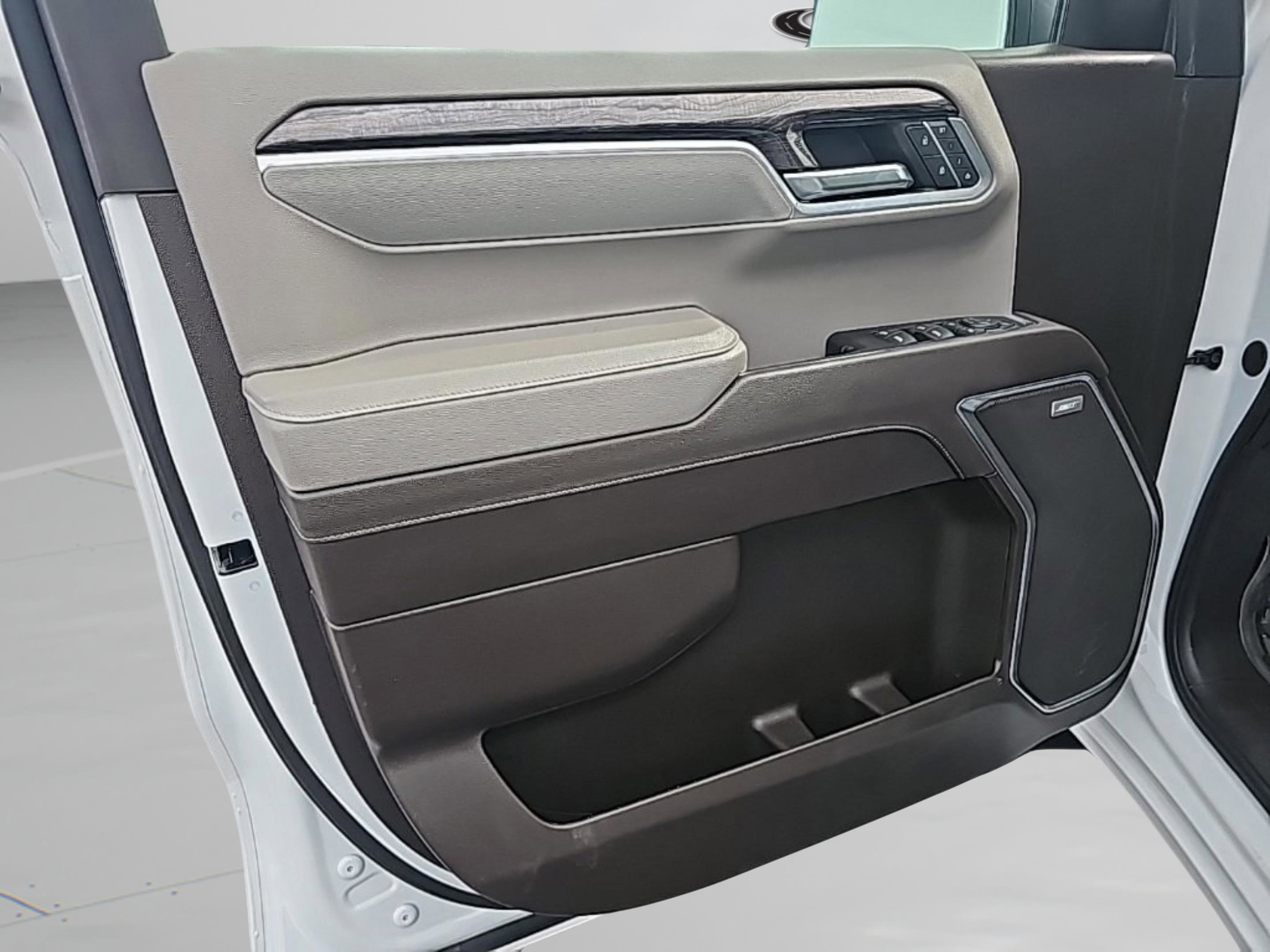 Used 2023 Chevrolet Silverado 1500 LTZ image 10