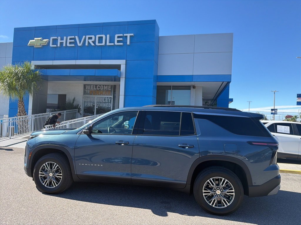 Used 2025 Chevrolet Traverse LT w/ Enhanced Driving Package image 11
