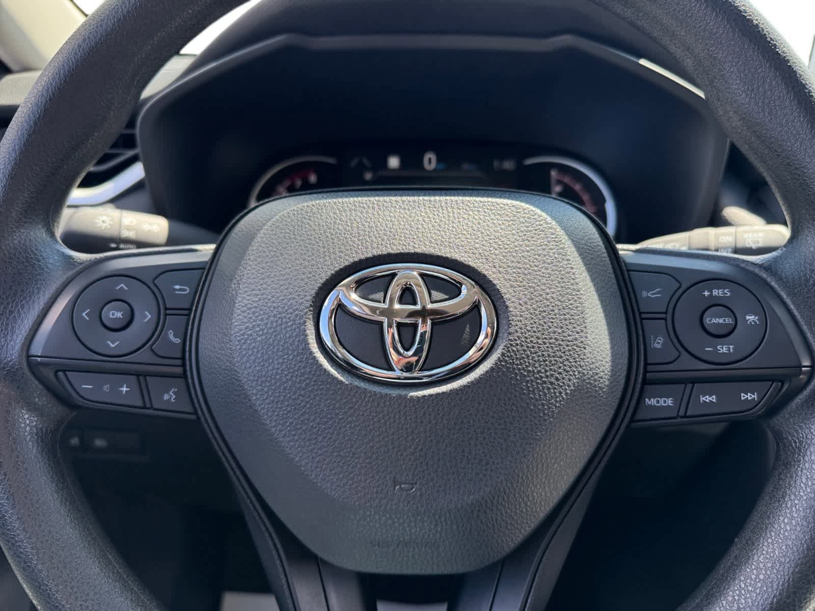 Used 2025 Toyota RAV4 XLE AWD/4WD image 17