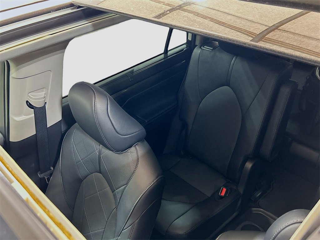 New 2025 Toyota Highlander Platinum image 19