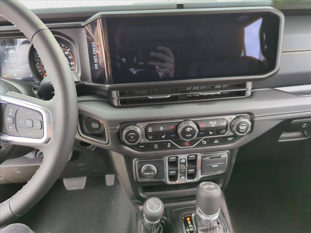New 2025 Jeep Wrangler Unlimited Sahara w/ Safety Group AWD/4WD image 13